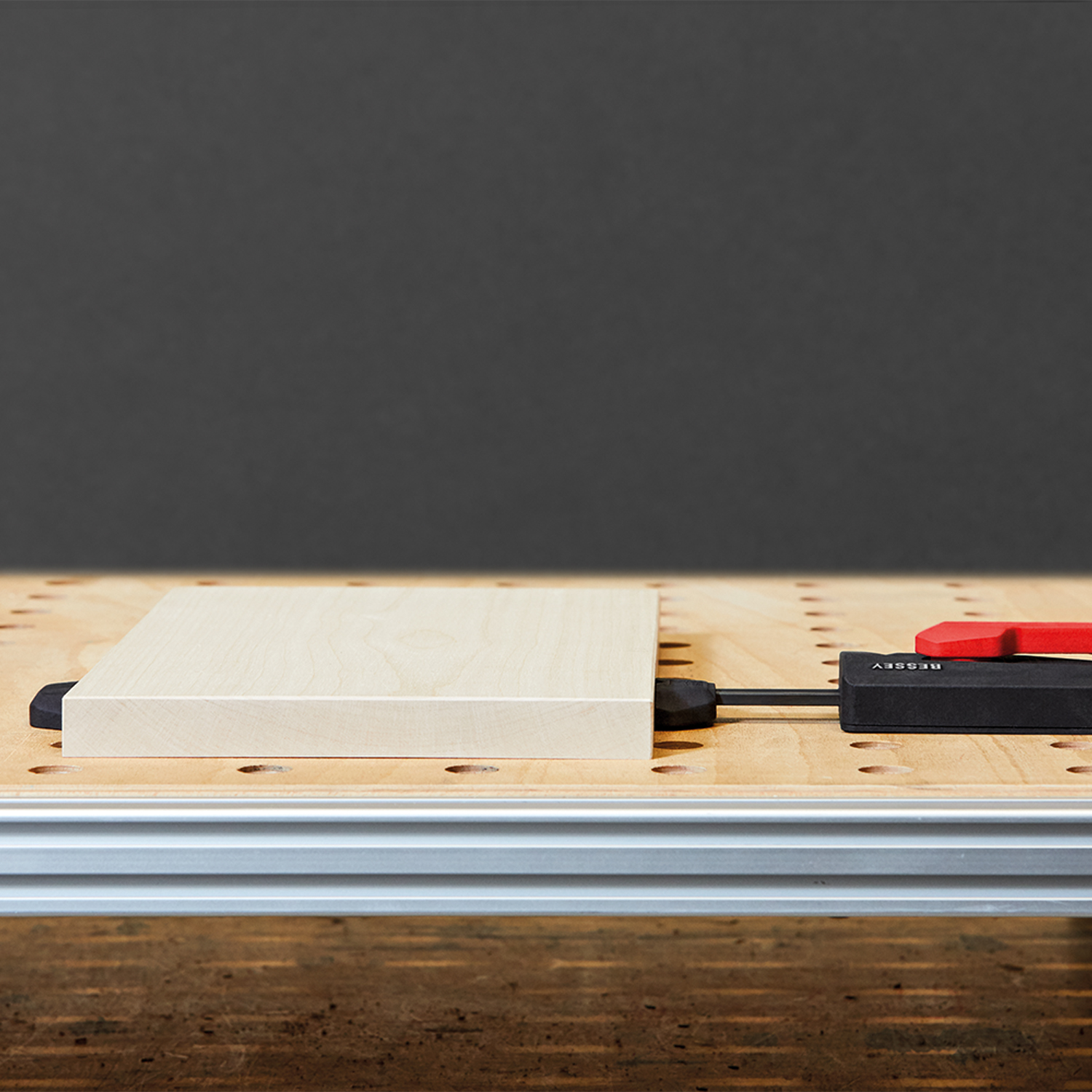 BESSEY® horizontalna potezna spona | mizni kavelj in narebrena matica