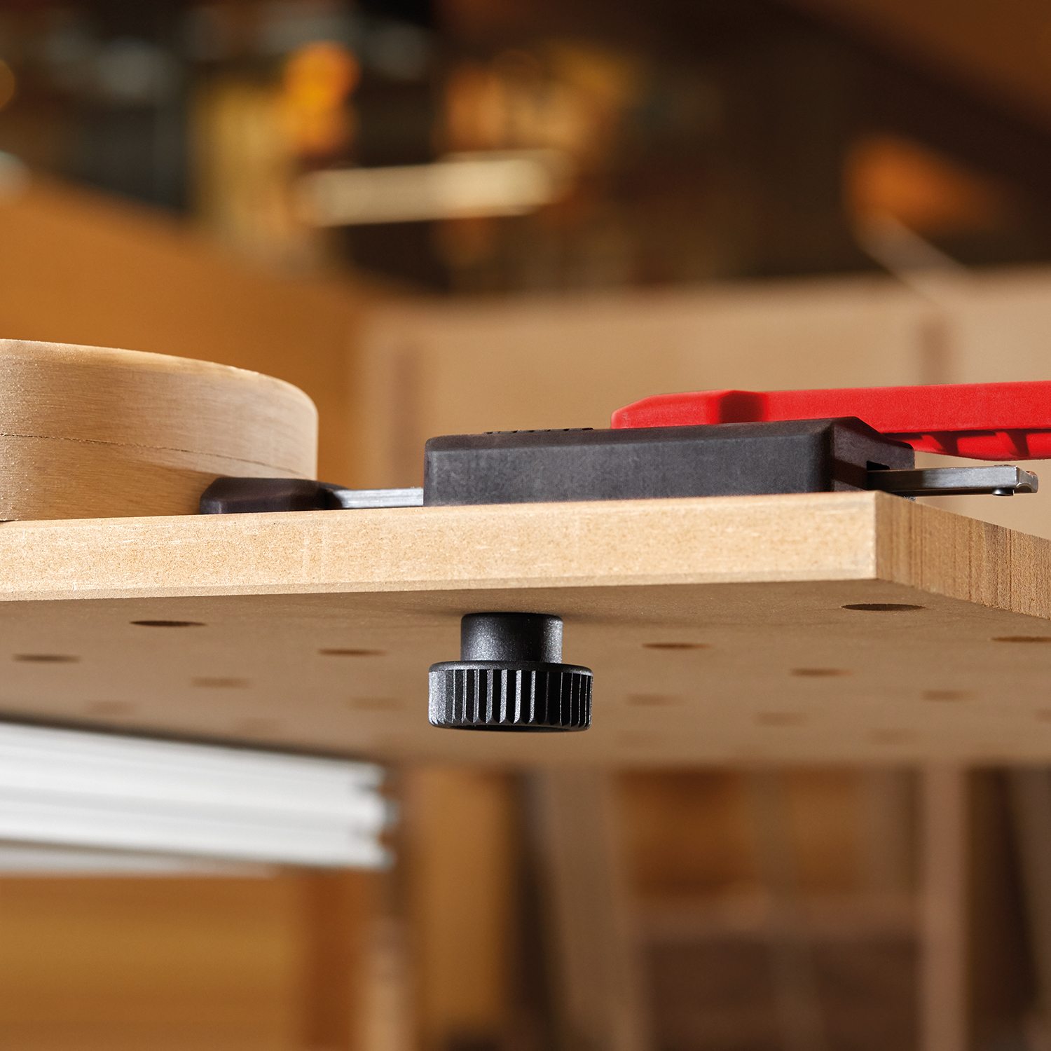 BESSEY® horizontalna potezna spona | mizni kavelj in narebrena matica