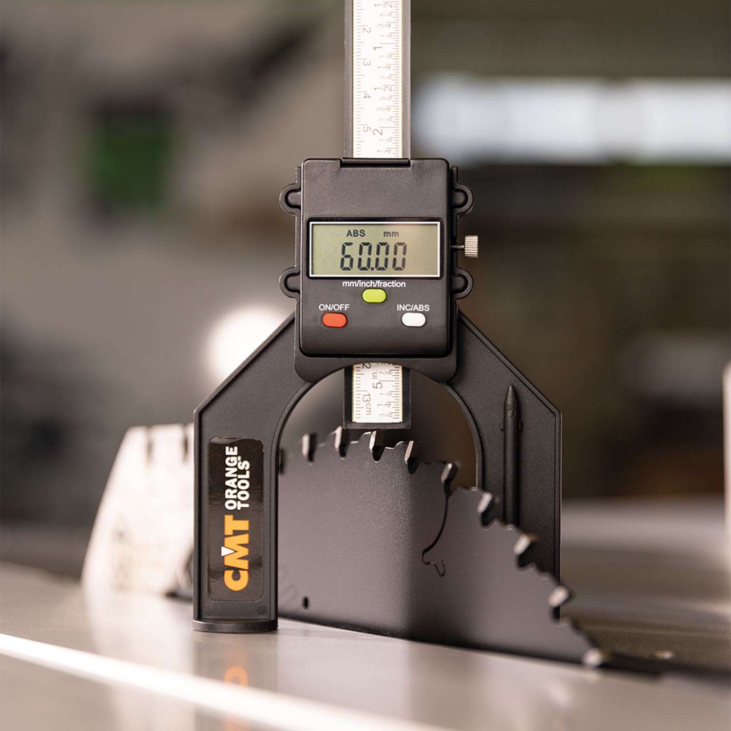 Digitalni višinomer DHG-001
