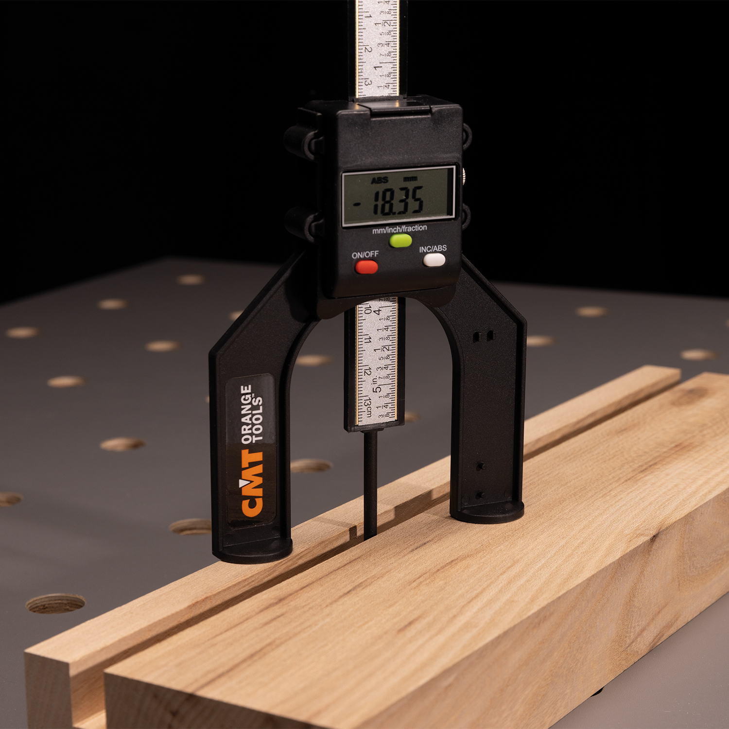 Digitalni višinomer DHG-001
